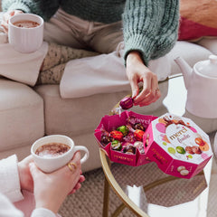 merci lovelies Cremet – 1 x 185g – Æske praliner med 4 fyldte chokoladespecialiteter – Chokoladekugler til at dele og give i gave