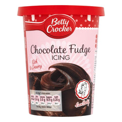 Betty Crocker, kageglasur med chokolade og karamel, 400 gram glasur og dekoration Naty Shop