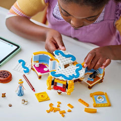 LEGO Ç€ Disney Princess Askepotkjole, legetøj til drenge og piger fra 9 år - inkluderer en kjolebøjle, en Askepot minidukke og en musefigur - Kreativt legesæt 43266 Byggesæt Beuche den LEGO-Store