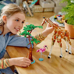 LEGO Creator 3In1 Animal Safari, kreativt sæt med dyrefigurer, 3 byggemuligheder: Legetøjsgiraf, gazelle og løve, legetøjsdyr til piger og drenge, naturgave til børn i alderen 9+ 31150 Byggesæt Beuche den LEGO-Store
