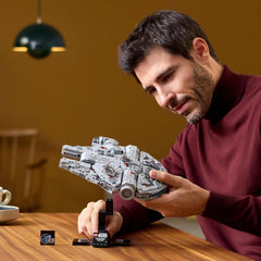 LEGO Star Wars Millennium Falcon 25-års jubilæumssæt til voksne Bygbart skib A New Hope Samlerobjekt Rumskibsmodelsæt Gaver til mænd Kvinder 75375 Byggesæt Besuche den LEGO-Store
