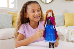 Mattel Disney Princess Anna dukke, Ice Queen dukken, kæmmet hår, mobil, i rejsedragt, aftagelig kappe, Disney gaver, 3 år gammelt legetøj, HLW49 Naty Shop Dolls