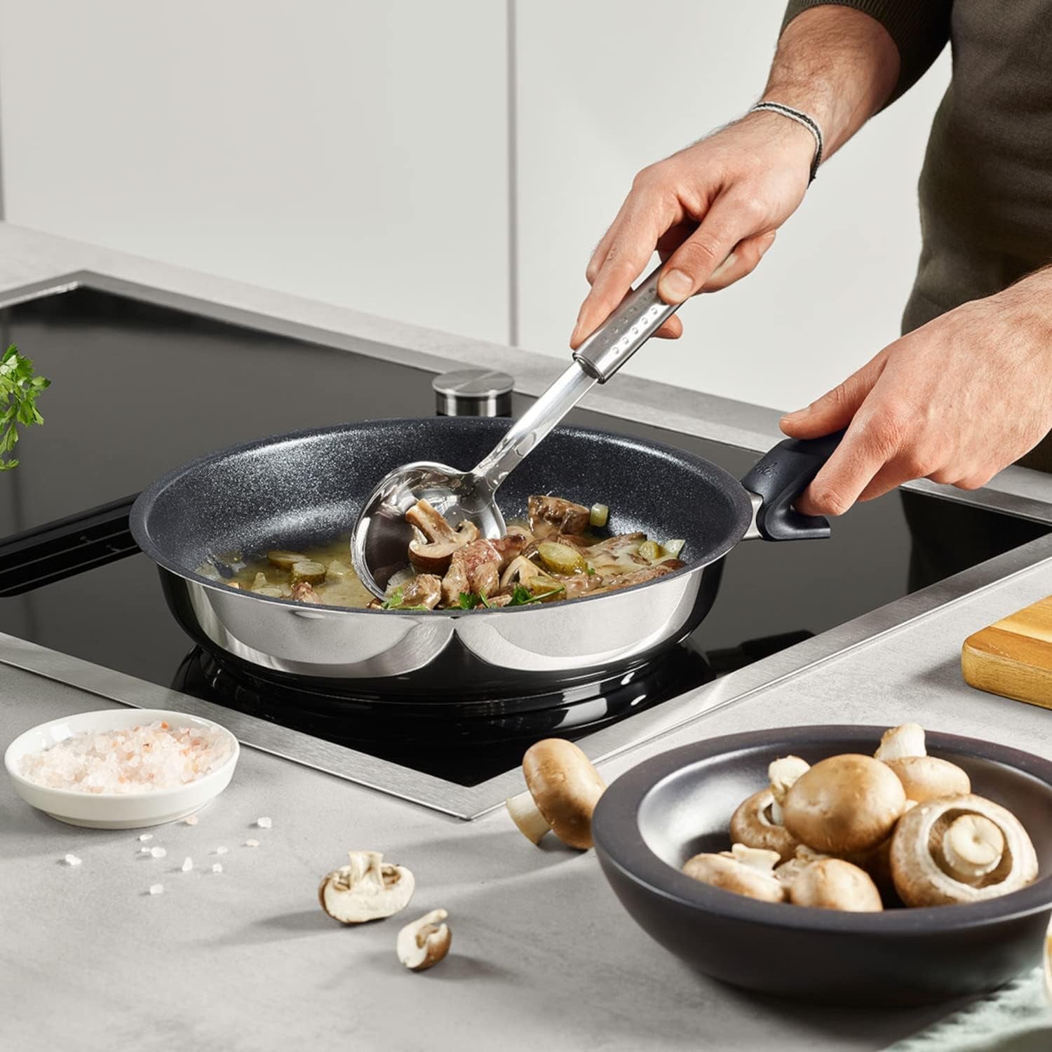 Fissler Adamant Premium, tigaie din oțel inoxidabil, neaderentă, rezistentă la zgârieturi - Inducție Oale si Tigai Naty Shop