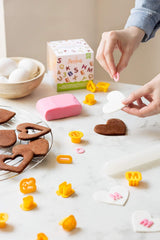 , 0255084 Kleines Buchstaben- und Zahlen-Ausstechformen-Set 2 X H 1,6, Das ideale Set zur Herstellung von Fondant- oder Gummidekorationen, Made in Italy, 36 Stück-Packung.