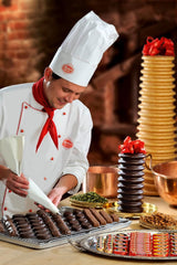 Reber, Constanze Mozart - Bile Baroque în ambalaj de Crăciun, sfere din ciocolata cu lapte si martipan, 240 grame Bomboane de Ciocolata Naty Shop