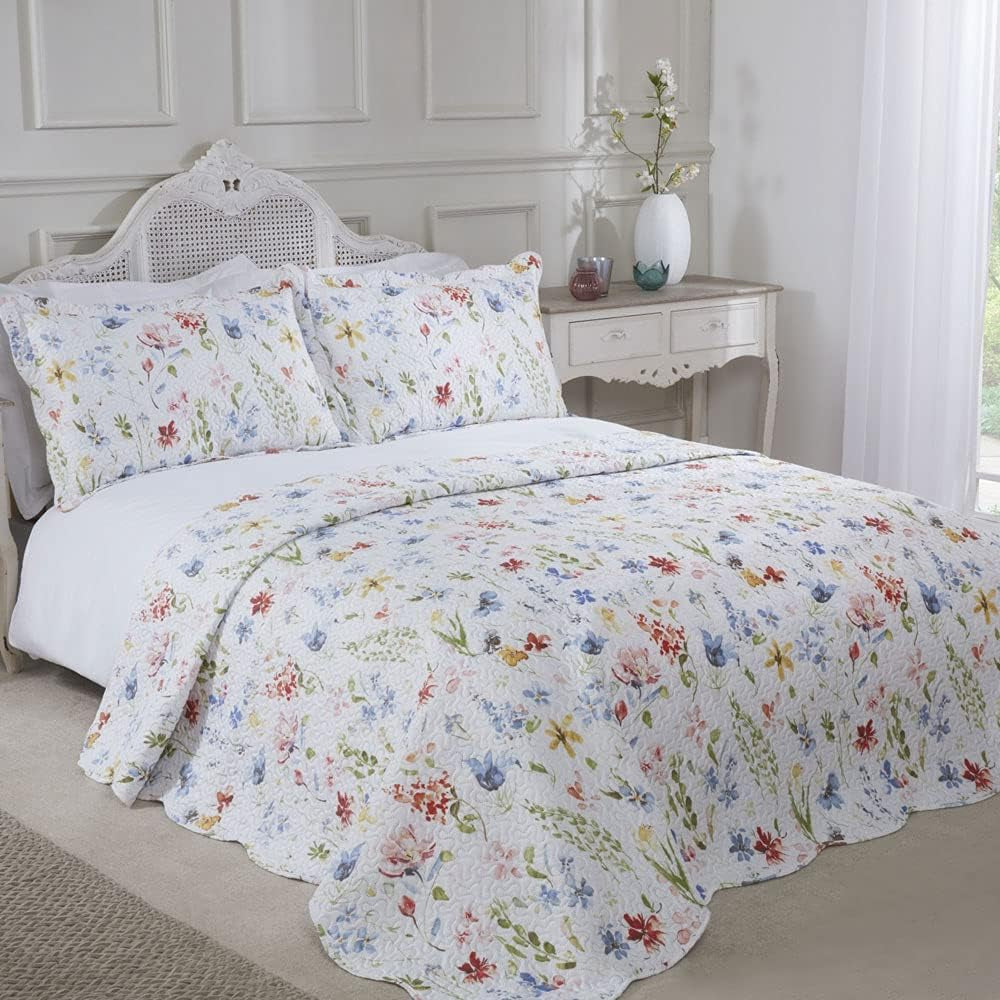Emma Barclay Spring Meadow Floral Quiltet Sengetæppe Sæt Spring Meadow Sengetæppe Dobbeltseng Multi, Polyester Senge og Tæpper Emma Barclay Dobbeltseng