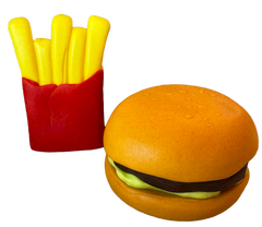 Spiselige kagedekorationer Hamburger og pomfritter – sæt med 2 fondantfigurer (~6 cm)