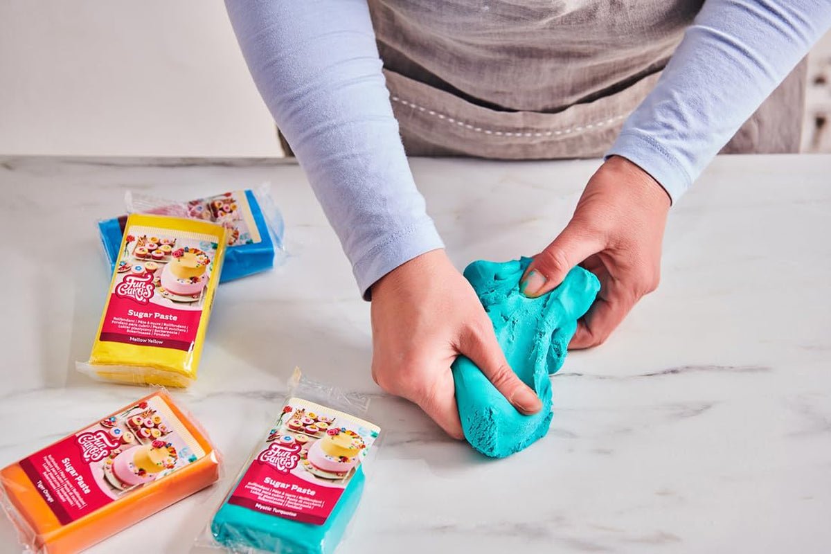 FunCakes Tiger Orange Fondant laminat: ușor de utilizat, neted, flexibil, moale și pliabil, perfect pentru decorarea prăjiturilor, halal, kosher și fără gluten, 250 g Pasta de zahar Naty Shop