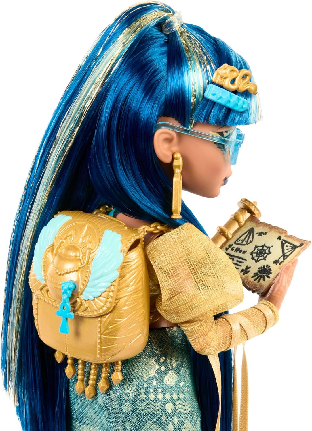 Monster High Cleo De Nile dukke i guldbluse og lagdelt nederdel, inkluderer Cobra Hissette Pet og tilbehør såsom rygsæk, snack og papirrulle, HXH74 Naty Shop Dolls