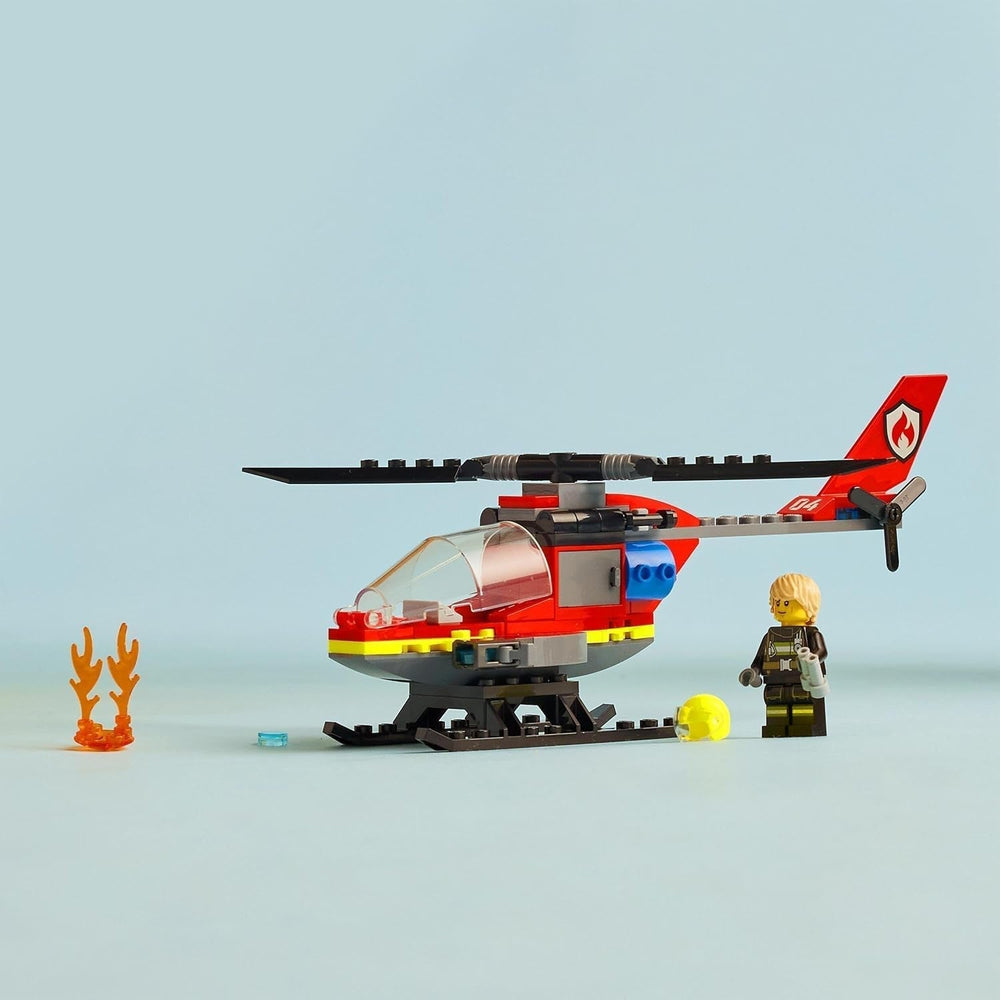 LEGO City Brandvæsen Helikopter, helikopterlegetøj og pilotfigursæt, brandhelikopter til en fantasifuld legeoplevelse, gave til børn, drenge og piger fra 5 år 60411 Byggesæt Besuche den LEGO-Store