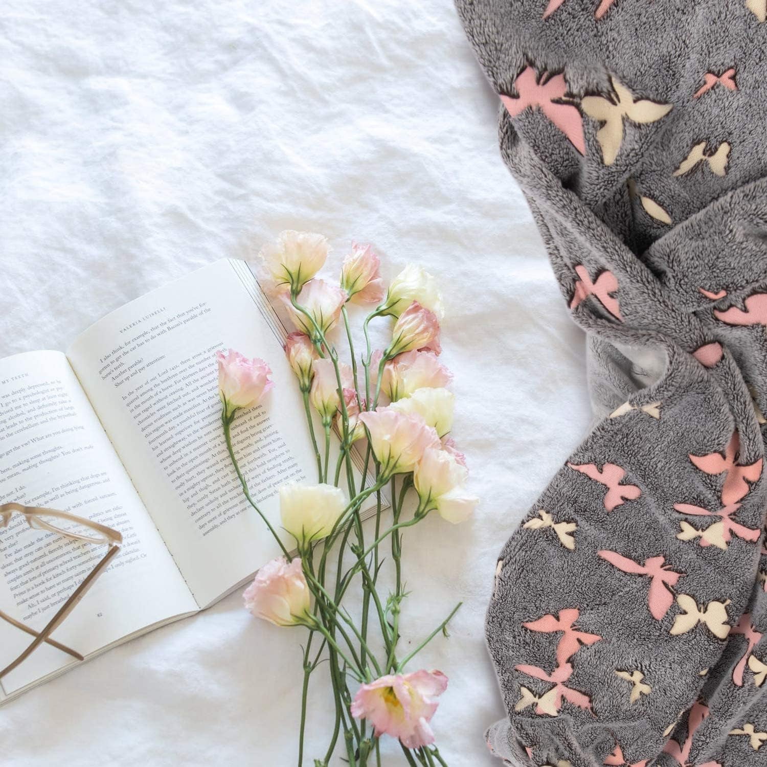 Kanguru Glow Sengetæppe Glow in the Dark Tæppe Sommerfugletæppe Blødt Tæppe 130X150Cm Luminous Sofa Sengetæppe. Glow in the Dark børnetæppe, grå senge og tæpper Besuche den Kanguru-Store