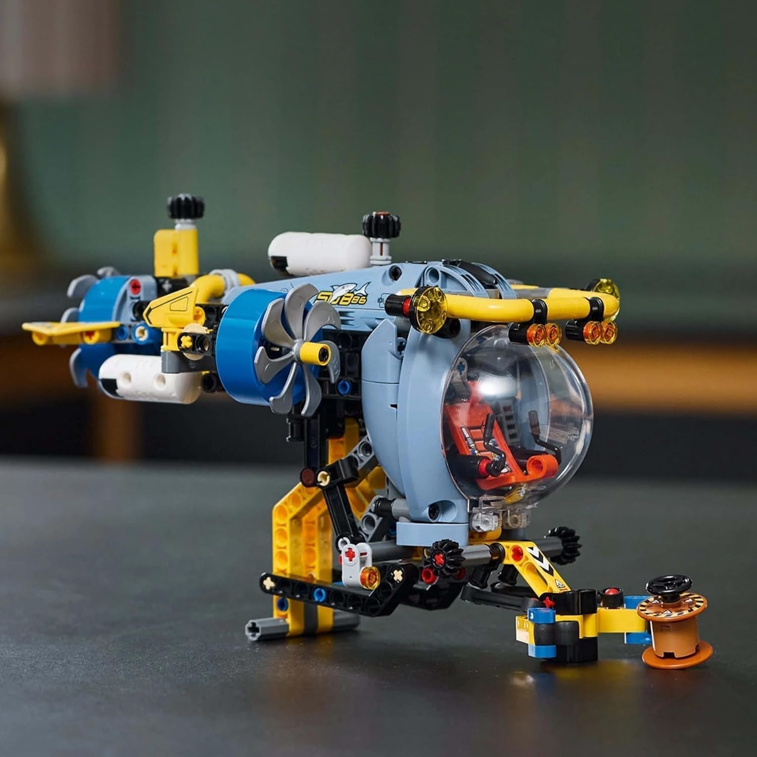 LEGO Technic Deep Sea Explorer Ubådsbyggelegetøj til børn 9 år gamle drenge og piger Kreative fødselsdagsgaveideer Byggebart køretøj med roterende propeller 42201 Byggesæt Besuche den LEGO-Store