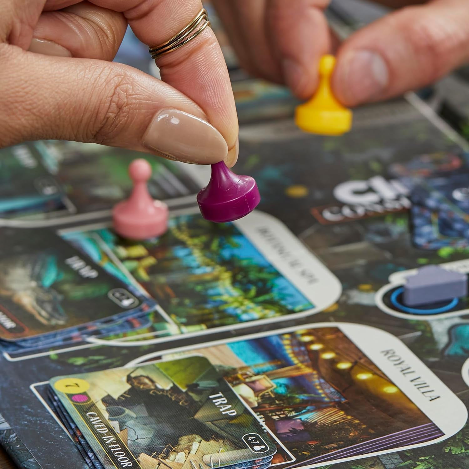 Cluedo Conspiracy Board Game af Hasbro Gaming for voksne og teenagere, tysk version af mysteriespillet, for 4-10 spillere og i alderen 14 og opefter