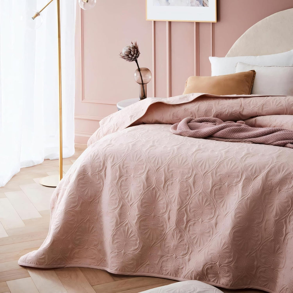 ROOM99 Leila Elegant sengetæppe i cremefarvet 240 X 260 Cm Alsidigt sengetæppe som sengetæppe eller sofa tæppe til seng og sofa tæppe Stil Ideel som sengetæppe Senge og tæpper Beuche den ROOM99-Store Powder Pink 220X240