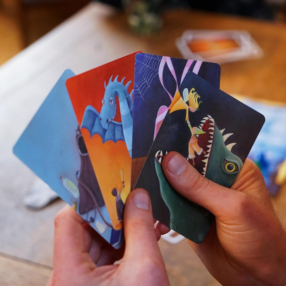 Asmodee, Dixit, Tysk version, Basisspil, Et billede er tusind ord værd, Kreativt familiespil for 3-8 spillere fra 8 år og opefter, Årets spil 2010 med 30 minutters spilletid