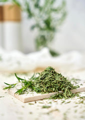 Fuchs Gewürze - Estragon gerebelt - französisches Kraut zur Verfeinerung von Saladen, Sauce Hollandaise eller Rührei - naturlige ingredienser - 10 g i wiederverwendbarer, genbrugsbarer Dosis