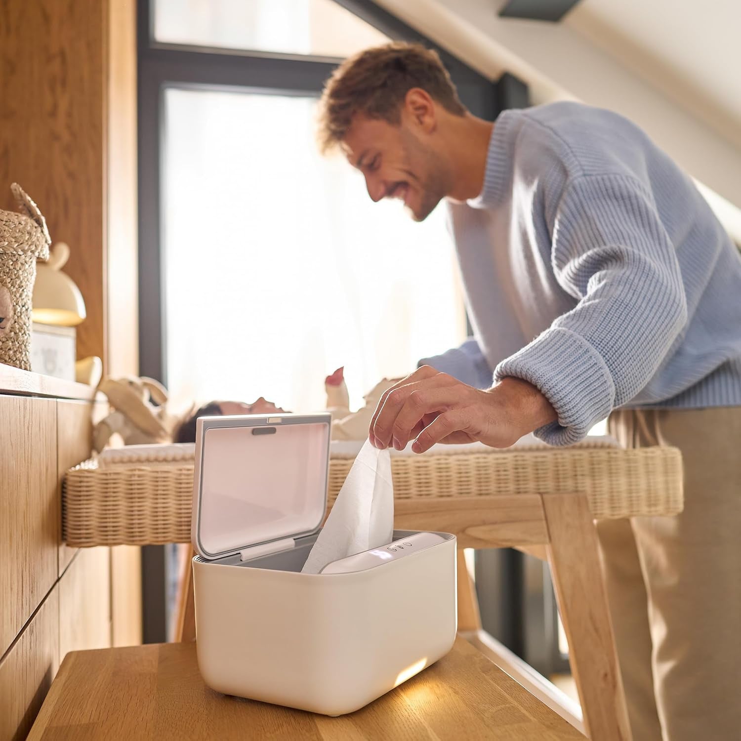 Lionelo BABYBLISS 20W Varmer til vådservietter og små håndklæder, 20W til babyer, indbygget natlys, 3 varmeindstillinger, touchpanel, holder servietterne fugtige