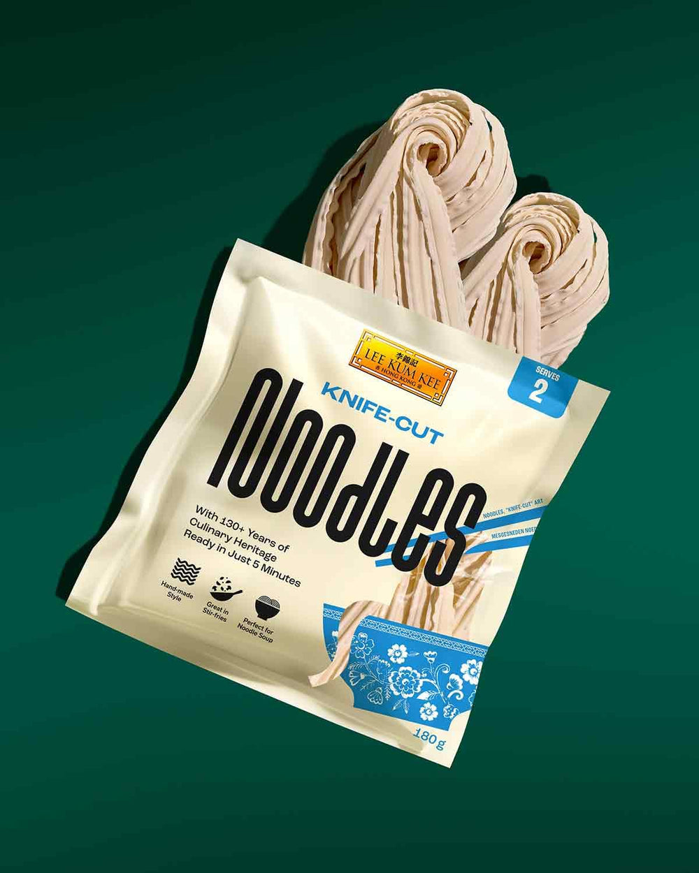 LEE KUM KEE Knife Cut Nudler - asiatiske knivskårne nudler med en velsmagende fast tekstur, ideel til wokretter og supper, halvtørre, to portioner pr. pakke, 6 x 180 g multipak
