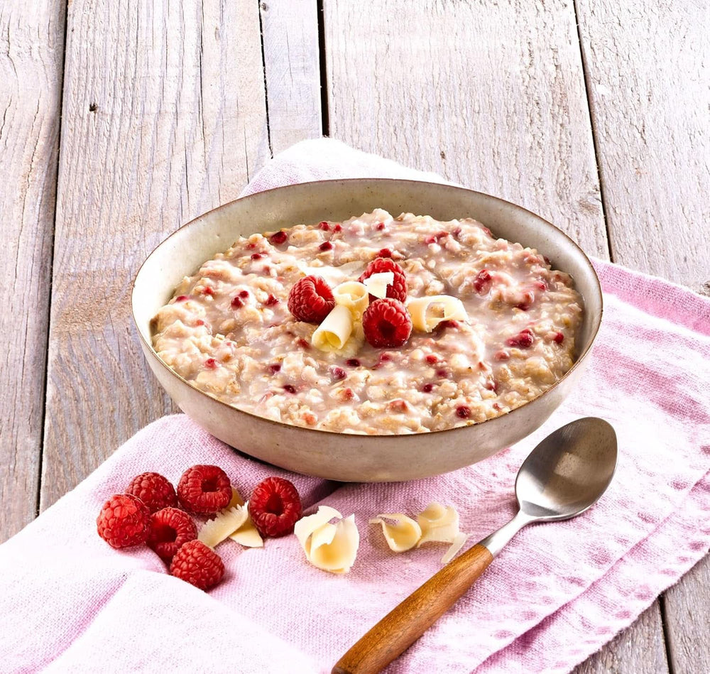 RUF Porridge Raspberry White Choc, Porridge instant cu bucăți de zmeură și ciocolată albă rasă, 65 de grame Cereale Naty Shop