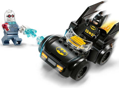 LEGO DC Batman: Batman & Batmobile vs. Mr. Freeze - Superhelte billegetøj med 2 minifigurer - Isskyder med ildelementer - Gave til drenge og piger fra 4 år 76301 Byggesæt Besuche den LEGO-Store