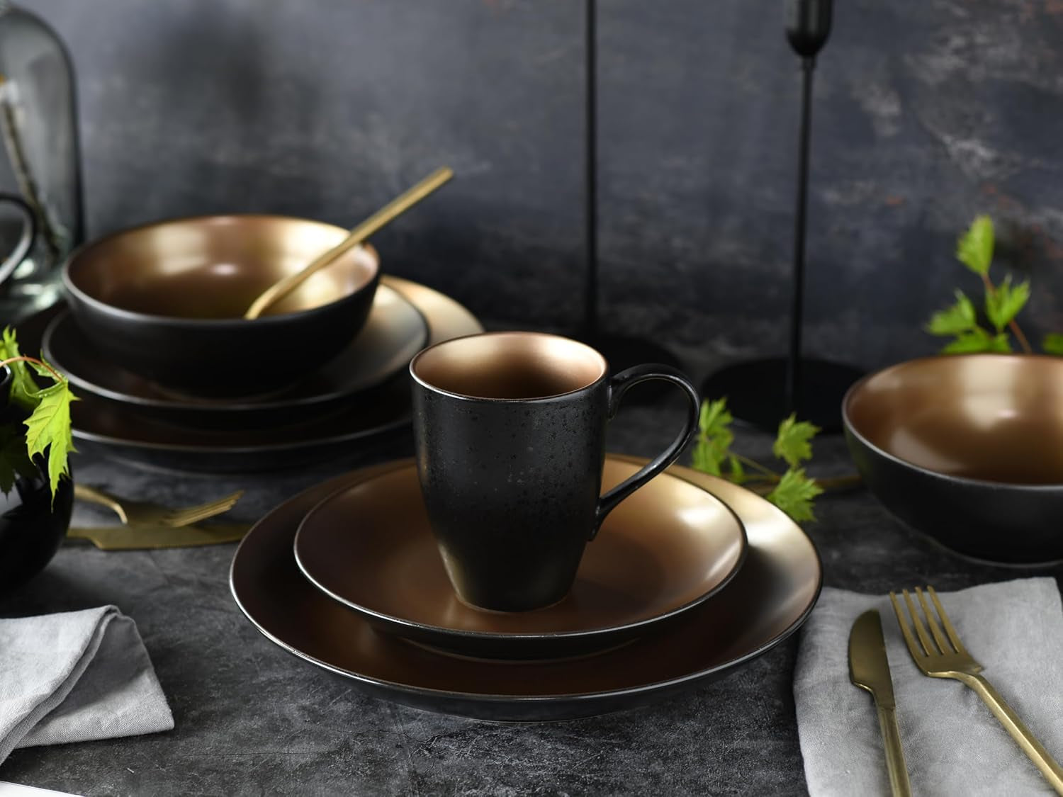 CreaTable, 23598, seria GLAMOUR - Gold, set de veselă cu 16 piese, serviciu combinat din gresie, potrivit pentru mașina de spălat vase și cuptorul cu microunde, producție de calitate