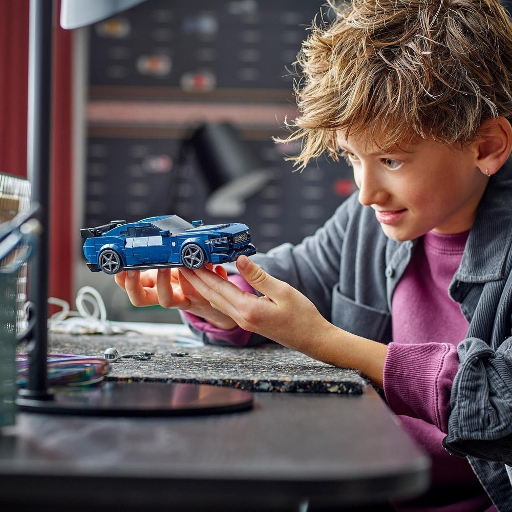 LEGO Speed Champions Ford Mustang Dark Horse Sportsvogn Minifigurer Billegetøj til børn at bygge, lege og vise, Gave til drenge, piger og bilfans 9 år gammel 76920 Byggesæt Besuche den LEGO-Store