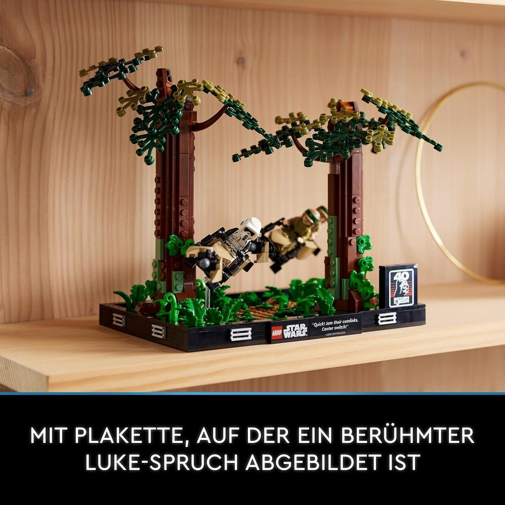 LEGO 75353 Star Wars Pursuit on Endor - Diorama Sæt, Return of the Jedi med Luke Skywalker, Princess Leia & Scout Trooper og Speeder Bikes, 40 års jubilæums byggesæt Besuche den LEGO-Store