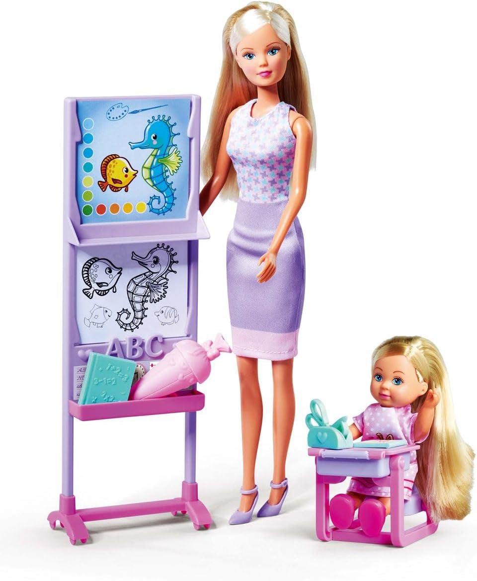 Simba Steffi Love Ziua Școlii, păpușă de costumat ca profesoară și Evi ca elevă cu tablă, trei vederi interschimbabile ale tăbliei, scaun cu masă care se deschide, 29 cm, vârste 3+
