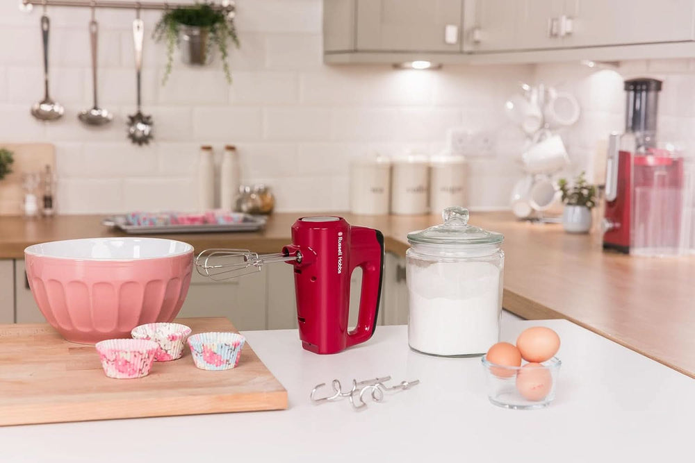 Russell Hobbs Håndmixer [Handrührgerät] Desire Rot (5 Geschwindigkeitsstufen+Turbofunktion, 2 Spülmaschinengeeignete Rührbesen & Knethaken, Auswurftaste, Aufrechte Parkposition) Håndrührer 24670-56 Kitchen Naty Shop