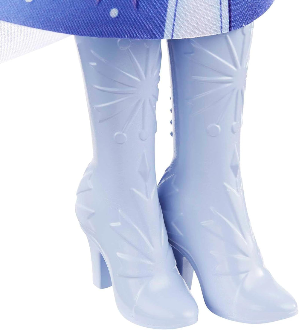 Păpușa Mattel Disney Prințesa Elsa, Păpușă Frozen în ținută de călătorie, Păr blond pieptănabil, Articulație articulată, Fustă și cizme detașabile, Cadouri Disney, Jucărie pentru vârste de 3 ani și peste, HLW48