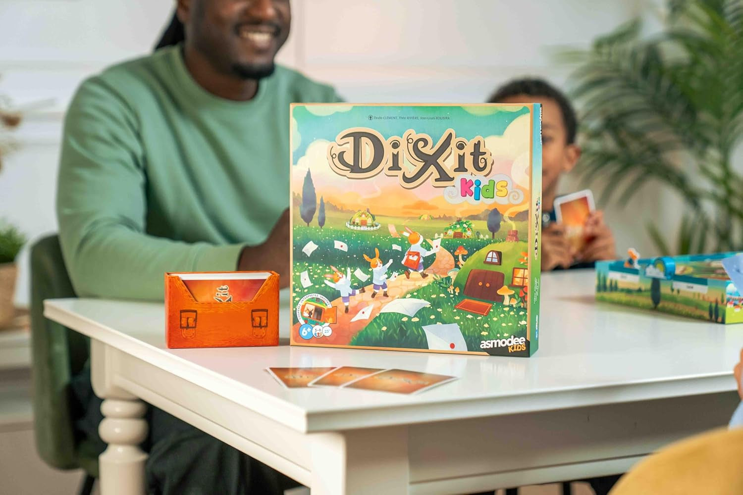 Asmodee Kids - Dixit Kids, brætspil til fantasi og fantasi for børn og hele familien, illustrerede spillekort, 3-6 spillere, i alderen 6+, 25 min, italiensk udgave