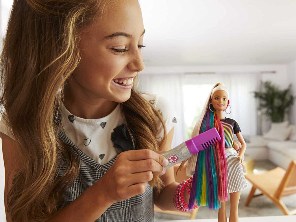 Barbie FXN96 - Rainbow Glitter Hair Doll cu păr blond lung, curcubeu ascuns de cinci culori, gel cu sclipici, perie de păr, accesoriu pentru coafat, cadou de jucărie pentru copii de la 5 ani în sus Papusi Naty Shop