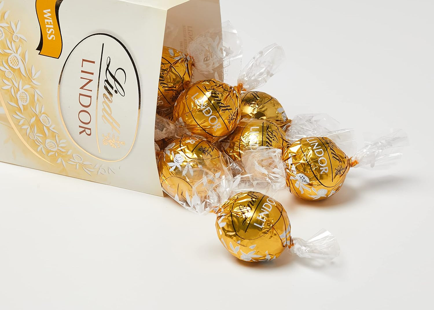 Lindt hvide chokoladekugler LINDOR | 137g pose | Ca. 10 hvide chokoladekugler med smelte-i-mund-fyld | Chokolade gavesæt | Chokoladegavesæt (pakke med 2)