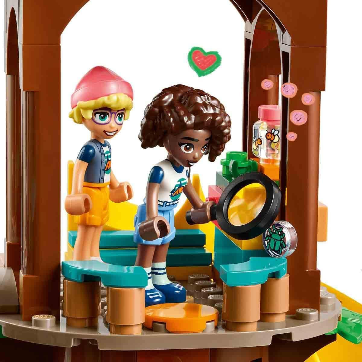 LEGO Friends træhus på eventyrlejr, legesæt til piger og drenge 8 år med 5 figurer og 5 dyr, gaveidé til kreative spil, sportslegetøj, dukkehus 42631 byggesæt Besuche den LEGO-Store