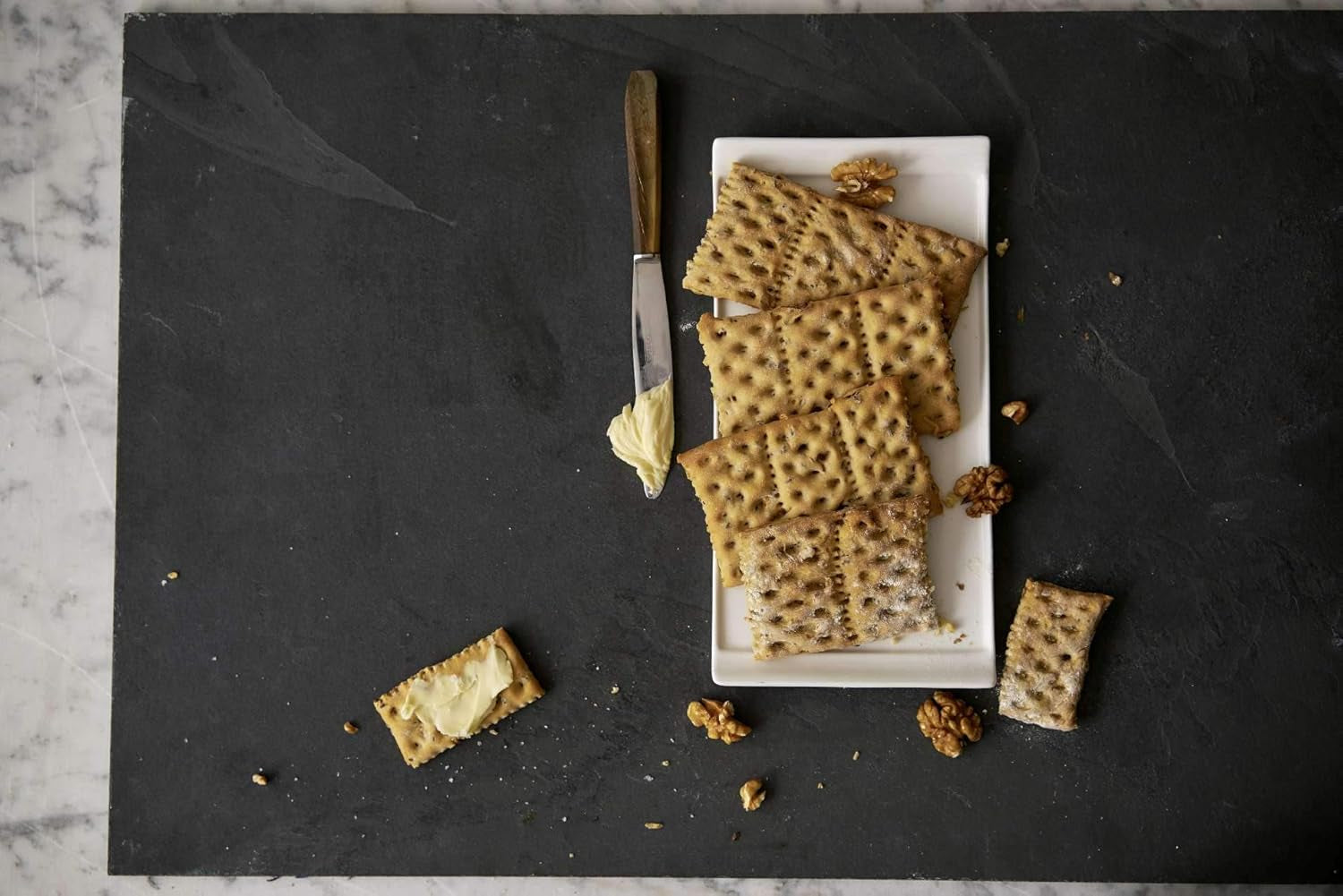 Betty Bossi Cracker Roller, den ideelle køkkengadget til at lave Knäckebrot und Crackern für raffiniertes Fingerfood. Teigschneider mit tolle Rezeptideen.