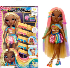 Păpușă Rainbow High Hair Chalk & Styling - Meline - Păpușă de 28 cm în culori curcubeu și auriu, cretă de păr lavabilă, colorare, coafare, joacă, clătire și repetiție, pentru copii cu vârsta cuprinsă între 4 și 12 ani