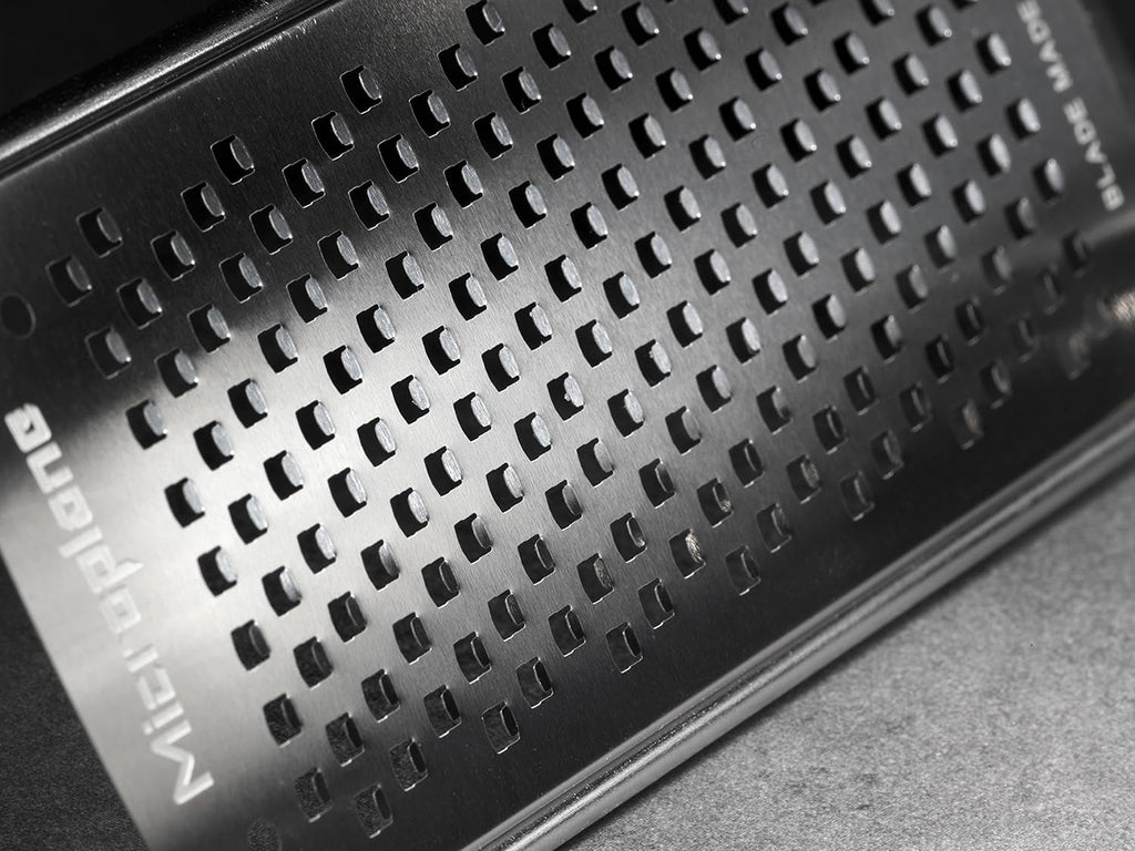 Răzătoare de bucătărie Microplane grosieră pentru brânză, morcov, ghimbir, nucă de cocos și hrean - Made in USA Naty Shop