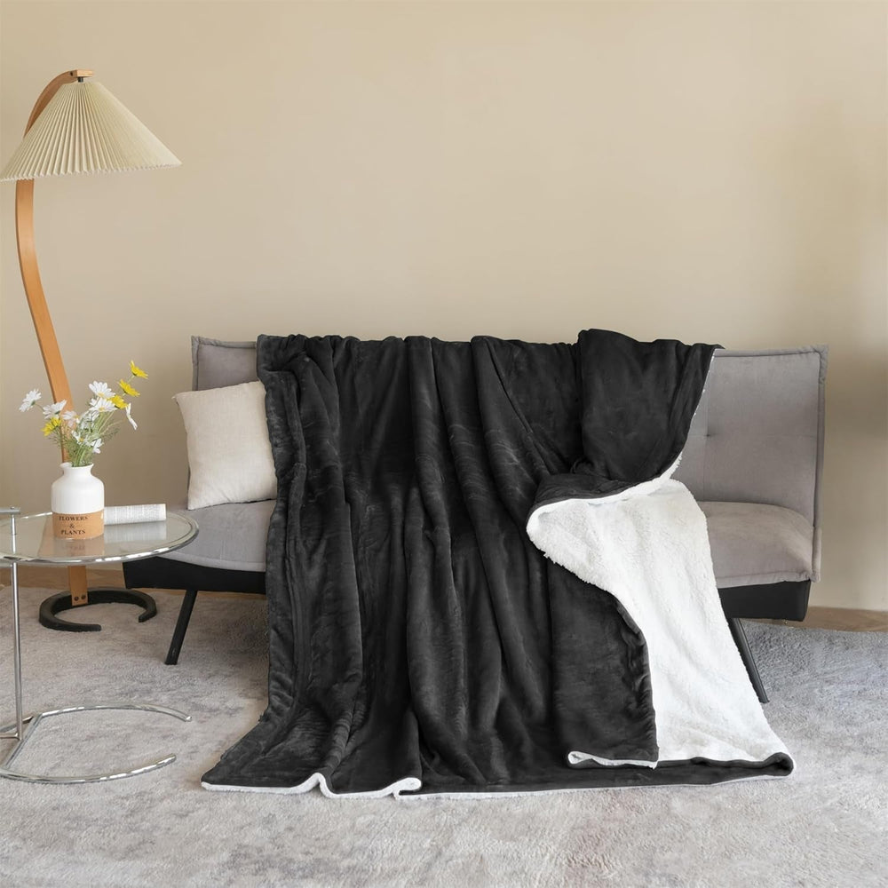 Hyggeligt tæppe 150X200Cm sort fleecetæppe Living Sherpa-tæppe Sofa Hyggesofatæppe Varmt vinterblødt (sort, 150X200cm) Gode natsenge og tæpper