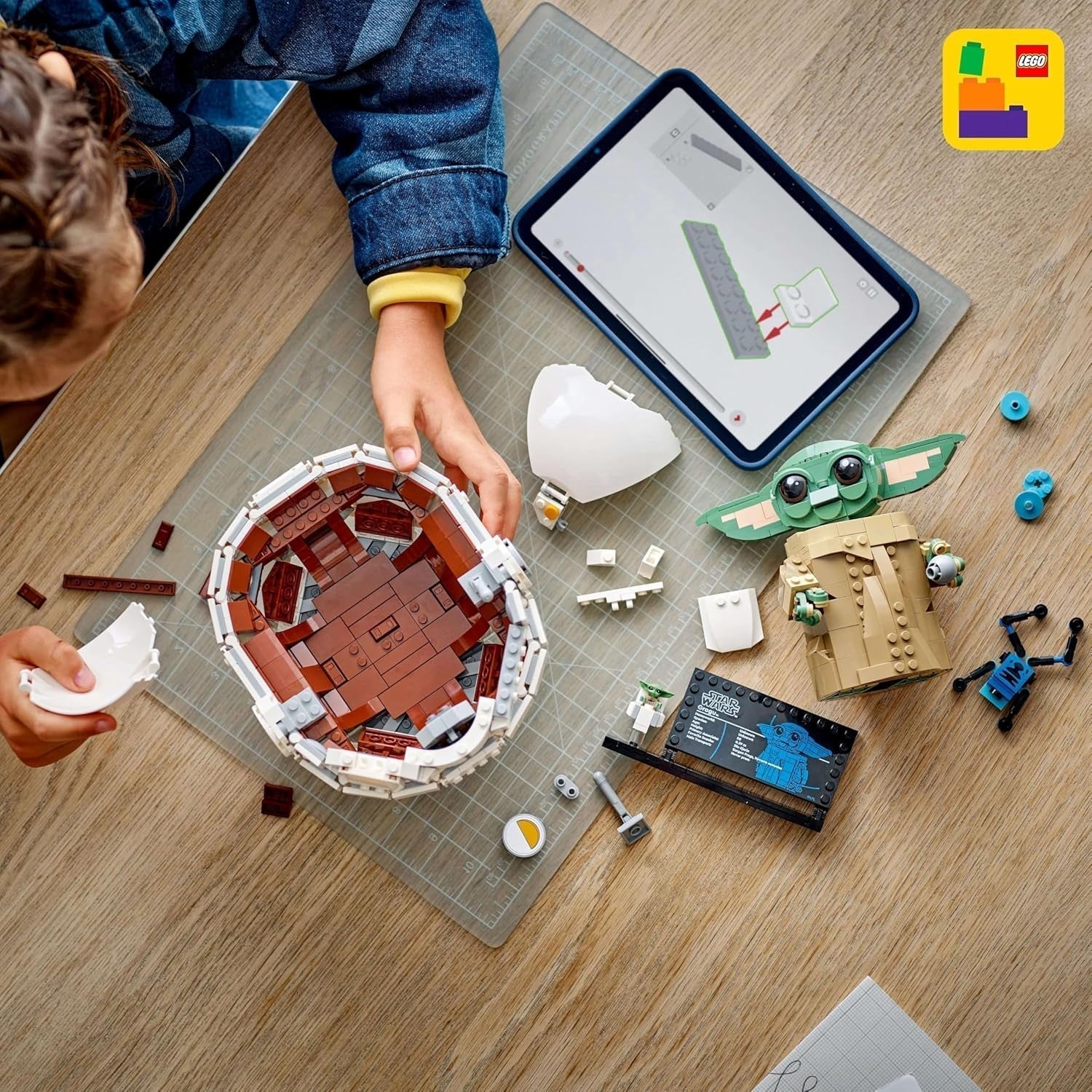 LEGO Star Wars 75403 Grogu i sin Mandalorian Repulsor-vugge - Samlet minifigur - Model til at bygge, lege og vise - Dekorationer til hjemmet - Gave til drenge og piger i alderen 10+ Byggesæt Besuche den LEGO-Store