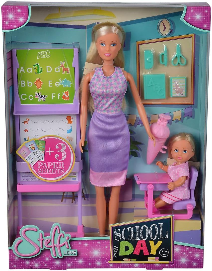 Simba Steffi Love Ziua Școlii, păpușă de costumat ca profesoară și Evi ca elevă cu tablă, trei vederi interschimbabile ale tăbliei, scaun cu masă care se deschide, 29 cm, vârste 3+