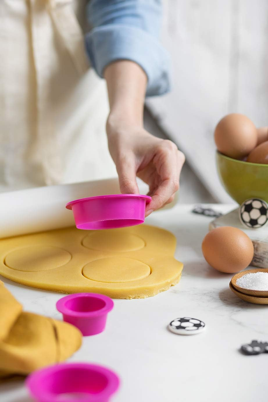 0255300 Set forme pentru biscuiți, rotunde-fine, 6 piese, 1,5/2,5/3,5/5/6,5/8 cm, 10 x 10 x 3 cm, roz