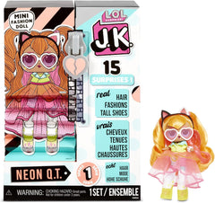 LOL Surprise! 570776E7CAZ JK Mini Păpușă la Modă - 15 Surprize, Haine și Accesorii - Articole de Colecție - Neon QT