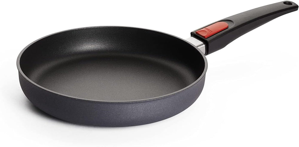 Woll Diamond Lite flad pande - Induktion -, Ø 20 Cm, 5 Cm højde, Med aftageligt håndtag - Velegnet til alle typer kogeplader, Støbt aluminium, Non-stick belægning Naty Shop Gryder og pander Ø 24 Cm