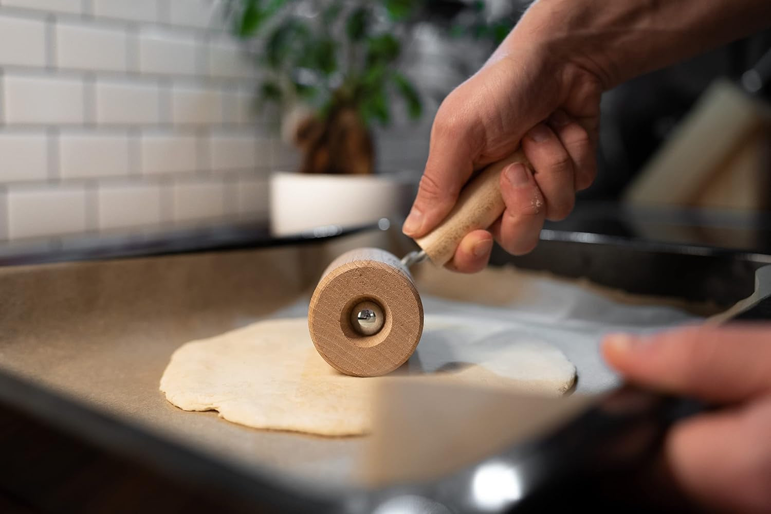 Chinchilla® Backblechroller/Teigroller zylindrisch aus Buchenholz | Der stabile Helper für die Küche | Fremstillet i Tyskland | Nachhaltige Qualität aus Deutschland | 18 x 5 cm