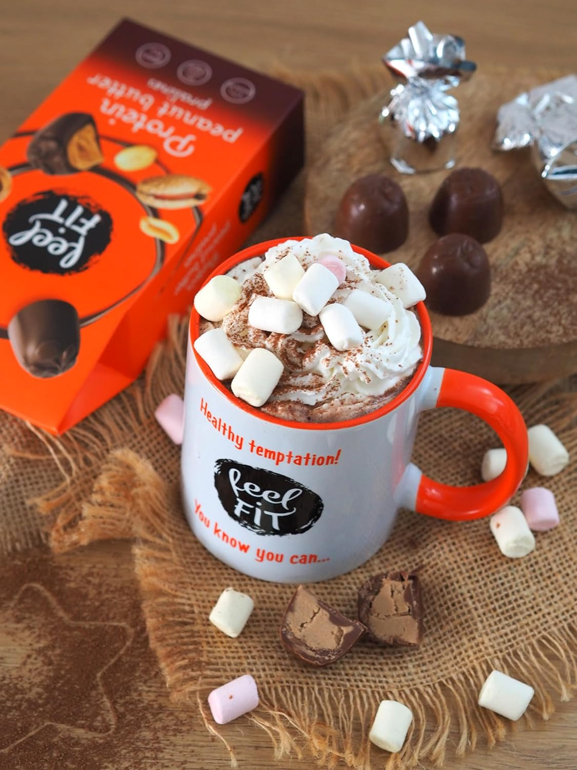 Feel FIT Jordnøddesmørproteinpraliner i højkvalitets mælkechokolade, uden tilsat sukker, 17 % protein, glutenfri 66 g (1 pakke)