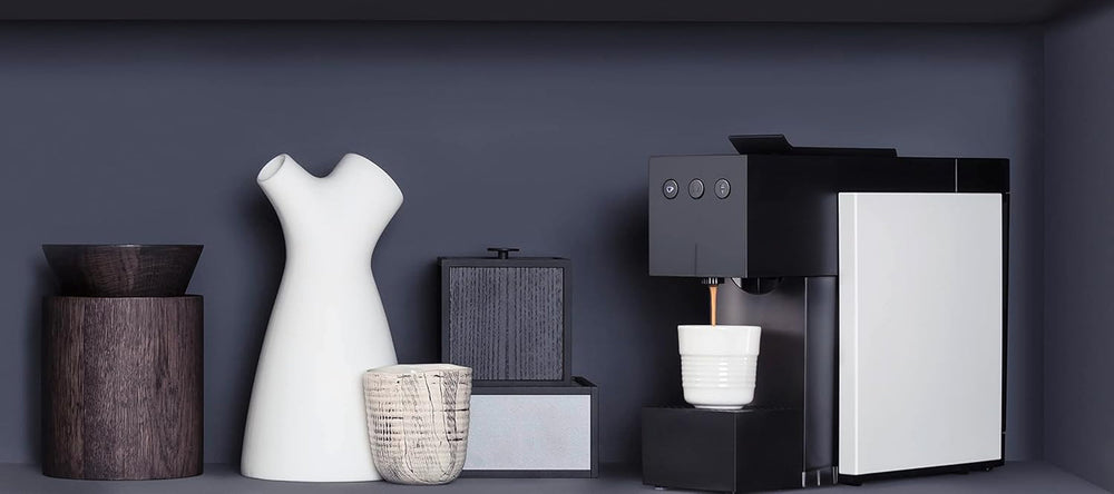 Espressor cu capsule K-FEE SQUARE pentru cafea, ceai și cacao | Espressor compact | Încălzire rapidă | Rezervor de apă de 0,8 l | 19 bar | Negru piano