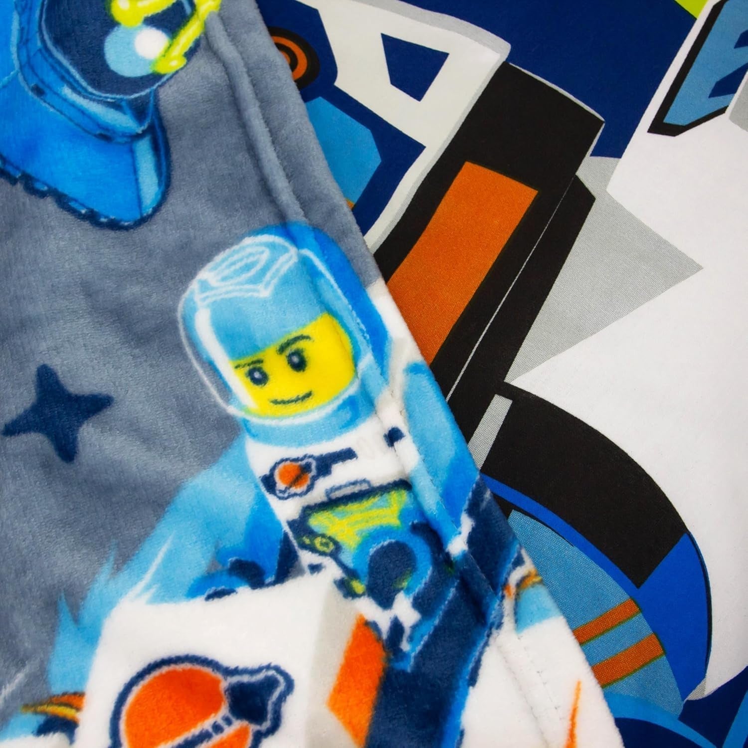 Character World Official Lego® City Fleece-tæppe, Superblødt, Varmt Blåt Throw, Cityspace Design, Perfekt til soveværelser, camping og sove, 100 X 150 Cm senge og tæpper Besuche den Character World-Store