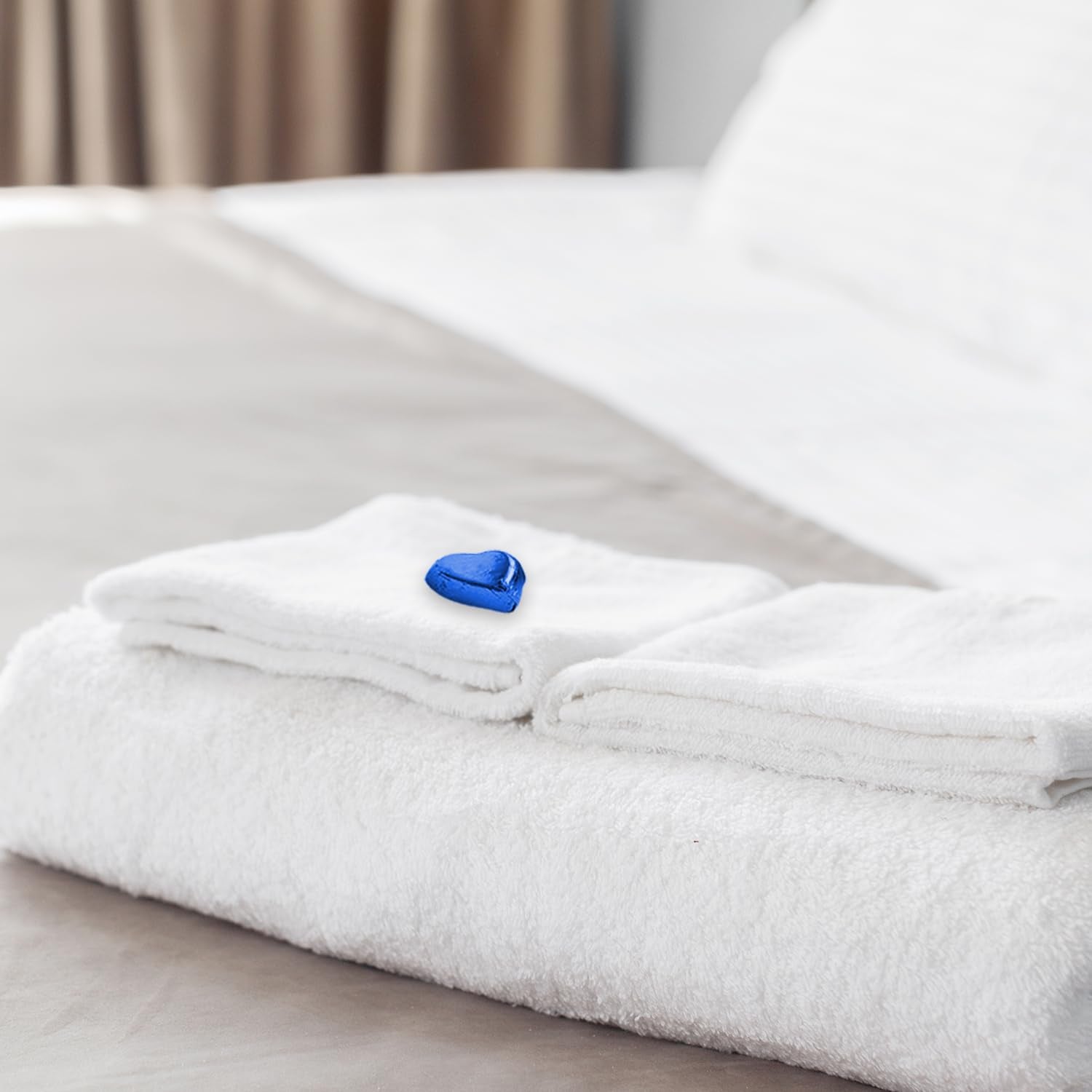 Günthart 150 blå chokoladehjerter med nougatfyld | Pingviner med Nougat Creme | Blå chokolade pingvinhjerter | Konkurrence | Blå chokoladehjerter | Pingvin (1,2 kg)