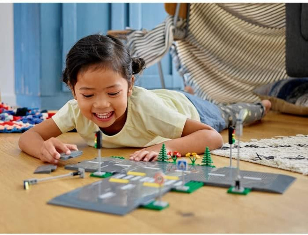 LEGO City vejkryds med trafiklys Byggesæt med Glow-in-the-Dark klodser 60304 Byggesæt Besuche den LEGO-Store