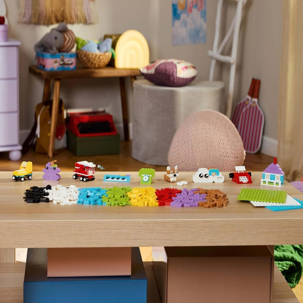 LEGO Classic kreativt sæt til bygning og leg - sæt med farvede klodser - byg et hus, en hund, en sjov bil, et klaverkeyboard og en regnbue - håndværkssæt til drenge og piger fra 5 år Byggesæt Besuche den LEGO-Store